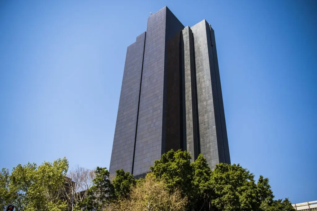 SARB keeps interest rates unchanged as economists weigh inflation and growth risks